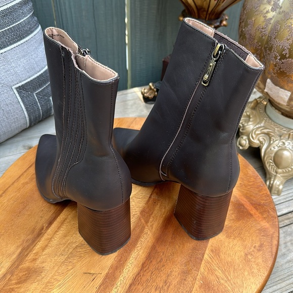 Blondo Women's Waterproof Brown Zip Boots Block Heel size 8 - Picture 3 of 13